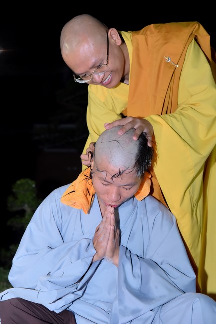 Lễ thế phát xuất gia 08/12 Nhâm Dần