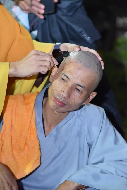 Lễ thế phát xuất gia 08/12 Nhâm Dần