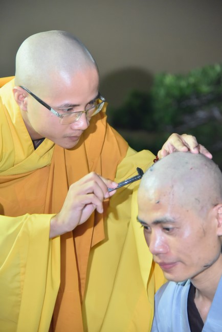 Lễ thế phát xuất gia 08/12 Nhâm Dần