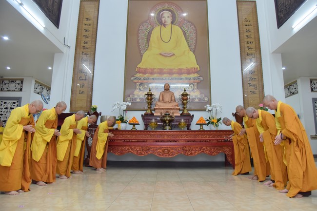 Lễ thế phát xuất gia 08/12 Nhâm Dần