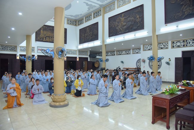 Lễ thế phát xuất gia 08/12 Nhâm Dần