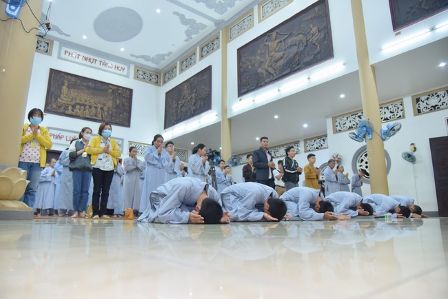 Lễ thế phát xuất gia 08/12 Nhâm Dần