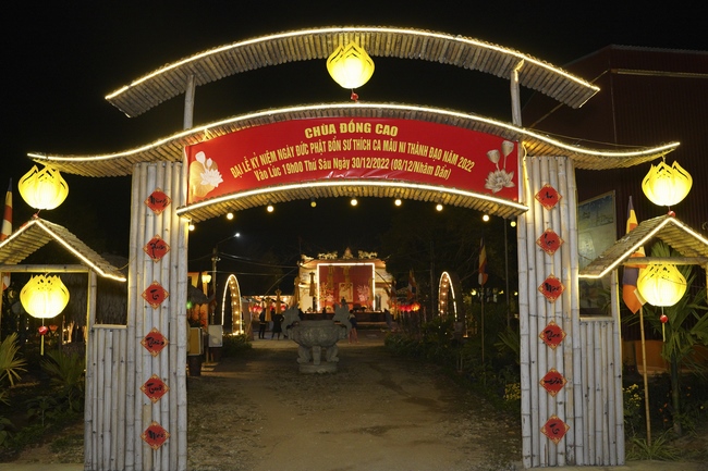 Commemorating enlightened achievement of Bodhisattva Siddhartha at Dong Cao pagoda