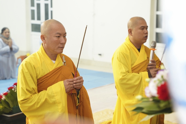 Commemorating enlightened achievement of Bodhisattva Siddhartha at Dong Cao pagoda