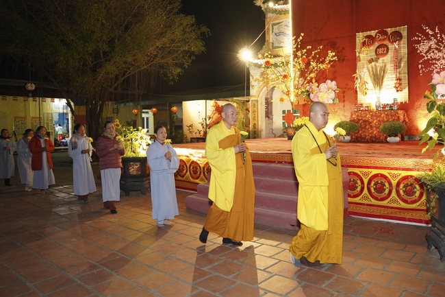 Commemorating enlightened achievement of Bodhisattva Siddhartha at Dong Cao pagoda