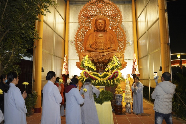 Commemorating enlightened achievement of Bodhisattva Siddhartha at Dong Cao pagoda