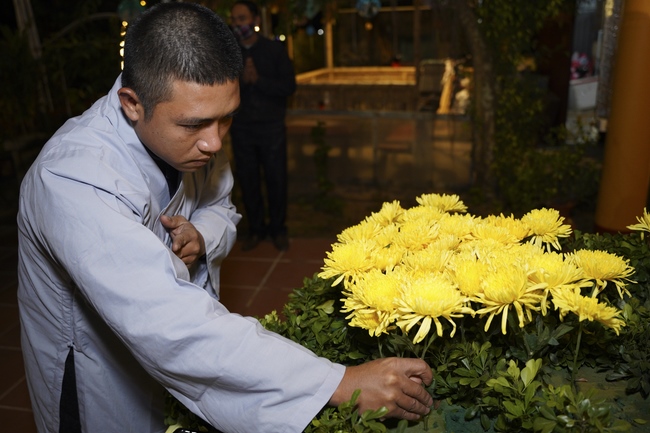 Commemorating enlightened achievement of Bodhisattva Siddhartha at Dong Cao pagoda