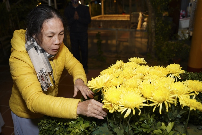 Commemorating enlightened achievement of Bodhisattva Siddhartha at Dong Cao pagoda