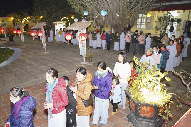 Commemorating enlightened achievement of Bodhisattva Siddhartha at Dong Cao pagoda