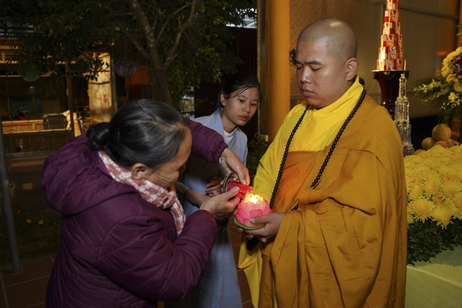 Commemorating enlightened achievement of Bodhisattva Siddhartha at Dong Cao pagoda