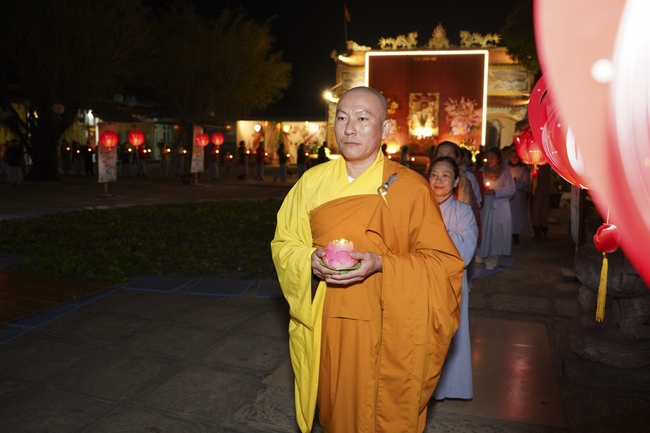 Commemorating enlightened achievement of Bodhisattva Siddhartha at Dong Cao pagoda