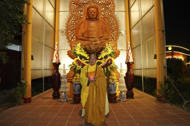 Commemorating enlightened achievement of Bodhisattva Siddhartha at Dong Cao pagoda
