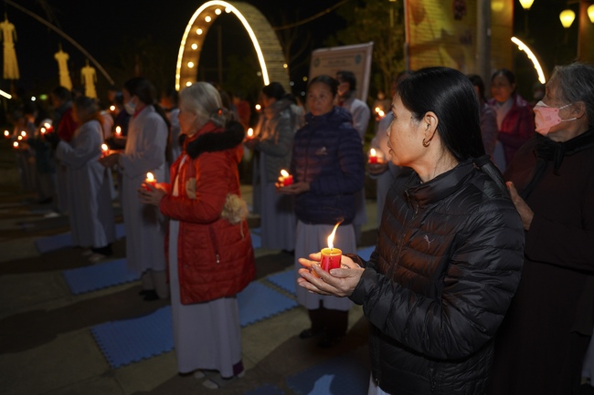 Commemorating enlightened achievement of Bodhisattva Siddhartha at Dong Cao pagoda