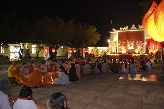 Commemorating enlightened achievement of Bodhisattva Siddhartha at Dong Cao pagoda