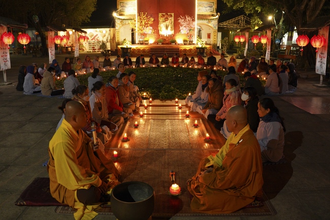 Commemorating enlightened achievement of Bodhisattva Siddhartha at Dong Cao pagoda