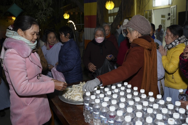 Commemorating enlightened achievement of Bodhisattva Siddhartha at Dong Cao pagoda