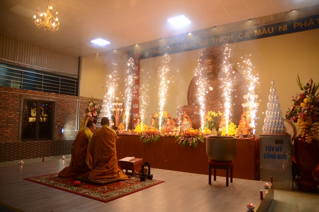 Commemorating enlightened achievement of Bodhisattva Siddhartha at Bon pagoda, Nghe An