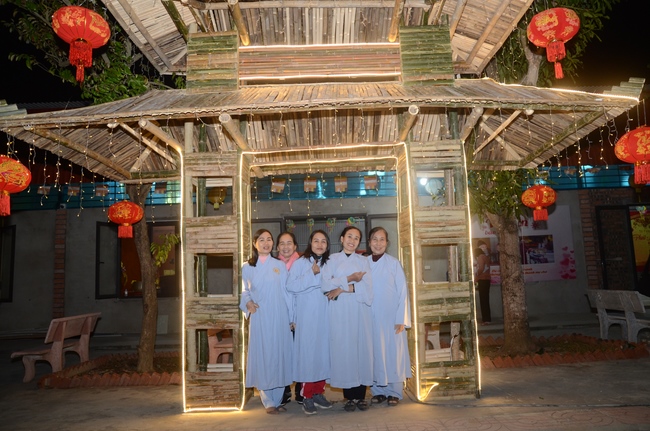 Commemorating enlightened achievement of Bodhisattva Siddhartha at Bon pagoda, Nghe An