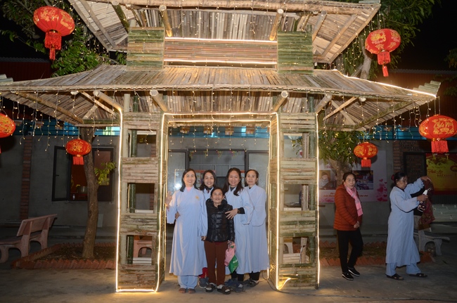 Commemorating enlightened achievement of Bodhisattva Siddhartha at Bon pagoda, Nghe An