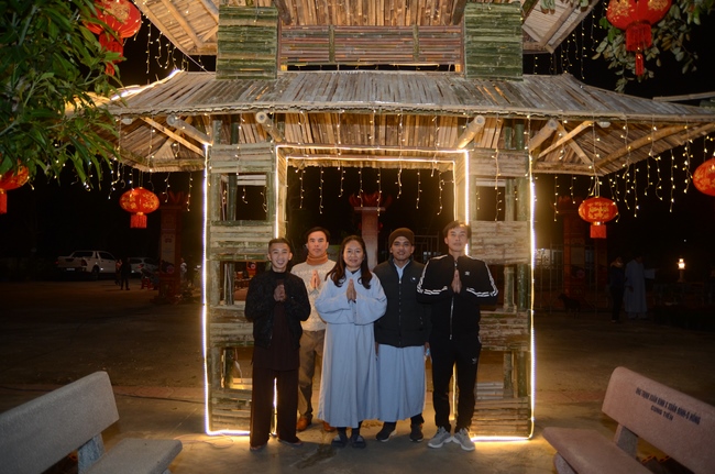 Commemorating enlightened achievement of Bodhisattva Siddhartha at Bon pagoda, Nghe An