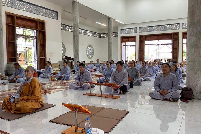 Chùa Hoằng Pháp Cambodia: Khóa tu niệm Phật một ngày