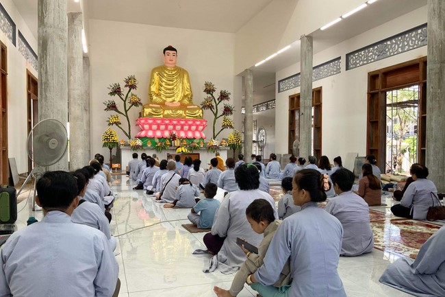 Chùa Hoằng Pháp Cambodia: Khóa tu niệm Phật một ngày