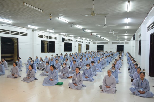 Dharma talk Looking back at the Vietnamese Buddha recitation Sect over the years  in The 98 th Seven-day Retreat