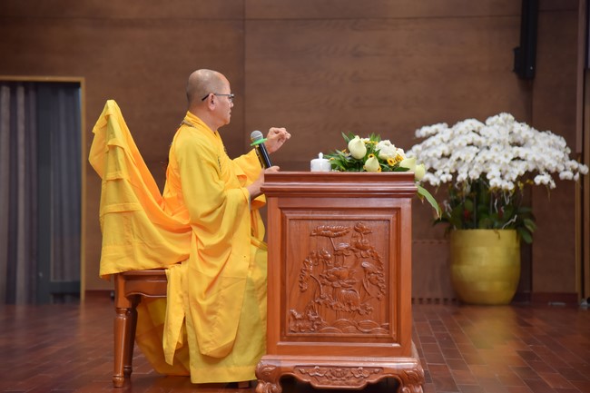Dharma talk Looking back at the Vietnamese Buddha recitation Sect over the years  in The 98 th Seven-day Retreat