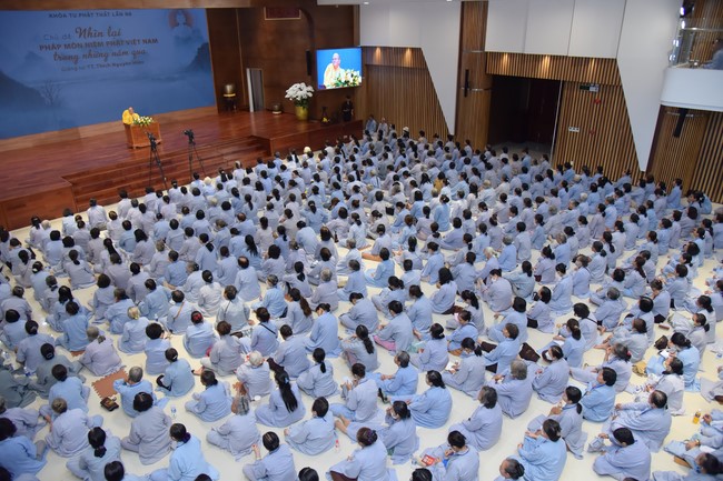 Dharma talk Looking back at the Vietnamese Buddha recitation Sect over the years  in The 98 th Seven-day Retreat