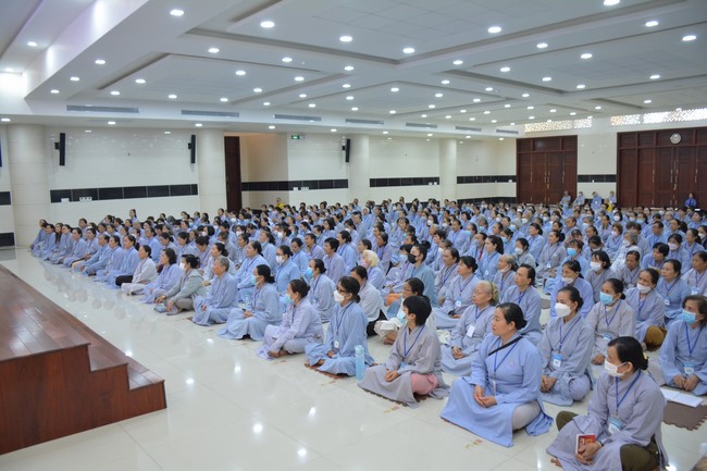 Dharma talk Looking back at the Vietnamese Buddha recitation Sect over the years  in The 98 th Seven-day Retreat
