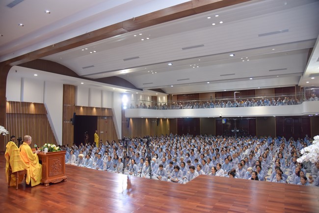Dharma talk Looking back at the Vietnamese Buddha recitation Sect over the years  in The 98 th Seven-day Retreat