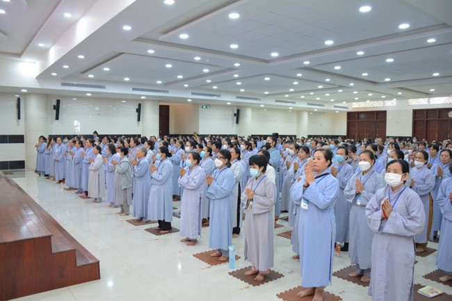 Dharma talk Looking back at the Vietnamese Buddha recitation Sect over the years  in The 98 th Seven-day Retreat