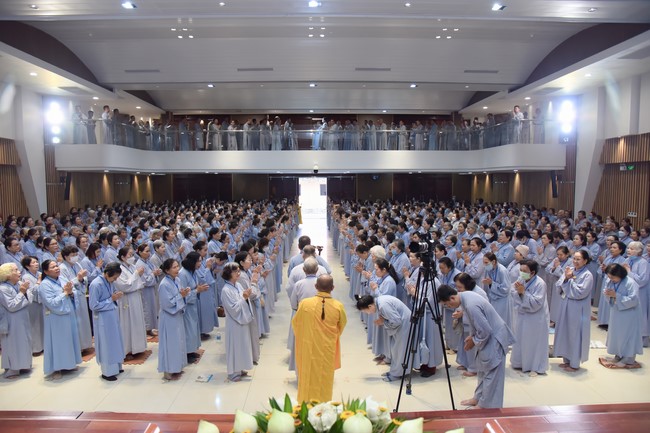 Dharma talk Looking back at the Vietnamese Buddha recitation Sect over the years  in The 98 th Seven-day Retreat