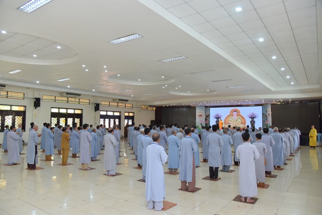 Dharma talk Looking back at the Vietnamese Buddha recitation Sect over the years  in The 98 th Seven-day Retreat
