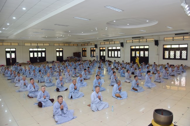 Dharma talk Looking back at the Vietnamese Buddha recitation Sect over the years  in The 98 th Seven-day Retreat