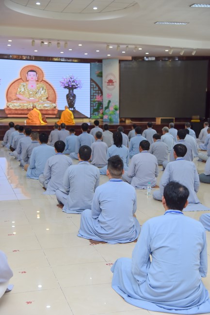Dharma talk Looking back at the Vietnamese Buddha recitation Sect over the years  in The 98 th Seven-day Retreat
