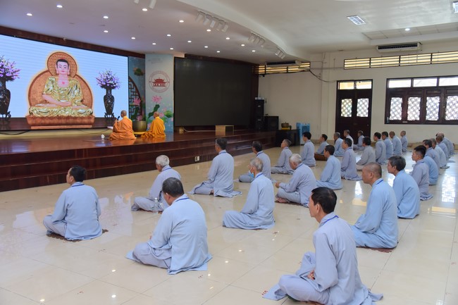 Dharma talk Looking back at the Vietnamese Buddha recitation Sect over the years  in The 98 th Seven-day Retreat