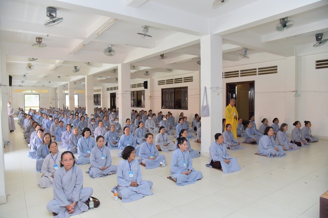 Dharma talk Looking back at the Vietnamese Buddha recitation Sect over the years  in The 98 th Seven-day Retreat