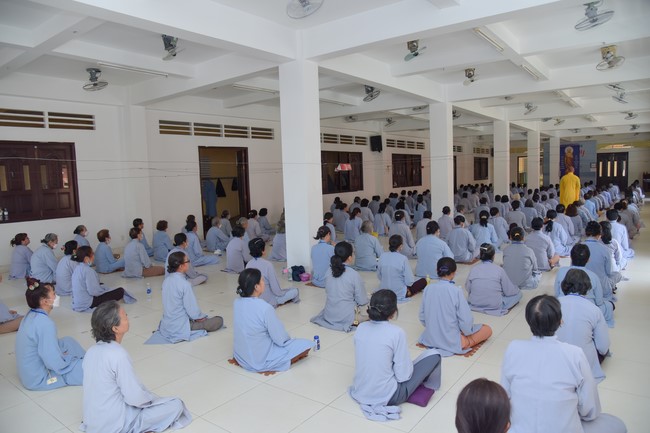 Dharma talk Looking back at the Vietnamese Buddha recitation Sect over the years  in The 98 th Seven-day Retreat