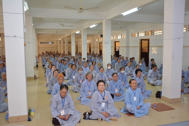 Dharma talk Looking back at the Vietnamese Buddha recitation Sect over the years  in The 98 th Seven-day Retreat