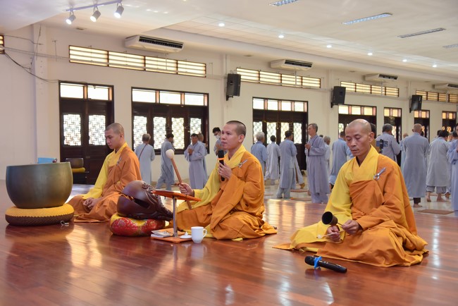 Dharma talk Looking back at the Vietnamese Buddha recitation Sect over the years  in The 98 th Seven-day Retreat