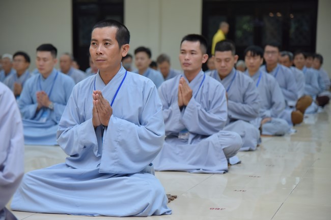 Dharma talk Looking back at the Vietnamese Buddha recitation Sect over the years  in The 98 th Seven-day Retreat