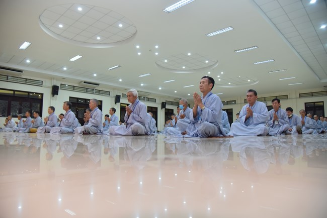 Dharma talk Looking back at the Vietnamese Buddha recitation Sect over the years  in The 98 th Seven-day Retreat