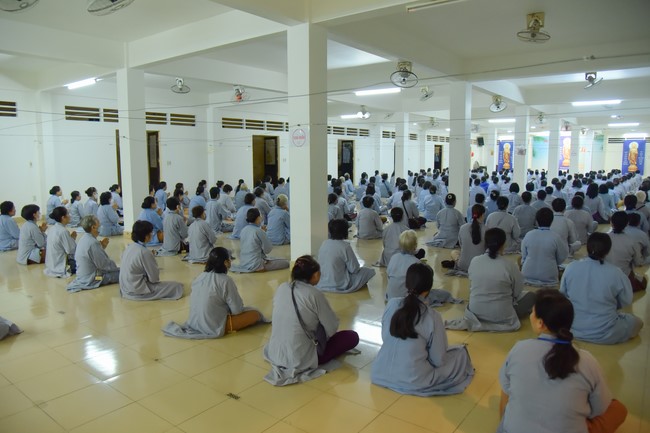Dharma talk Looking back at the Vietnamese Buddha recitation Sect over the years  in The 98 th Seven-day Retreat