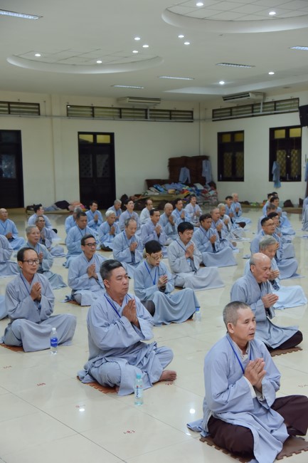 Dharma talk Looking back at the Vietnamese Buddha recitation Sect over the years  in The 98 th Seven-day Retreat