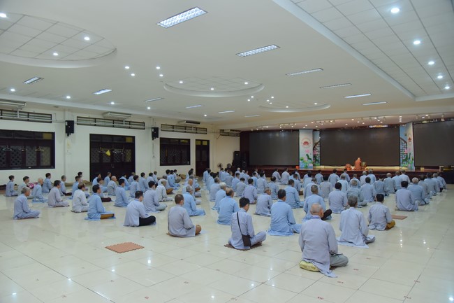 Dharma talk Looking back at the Vietnamese Buddha recitation Sect over the years  in The 98 th Seven-day Retreat