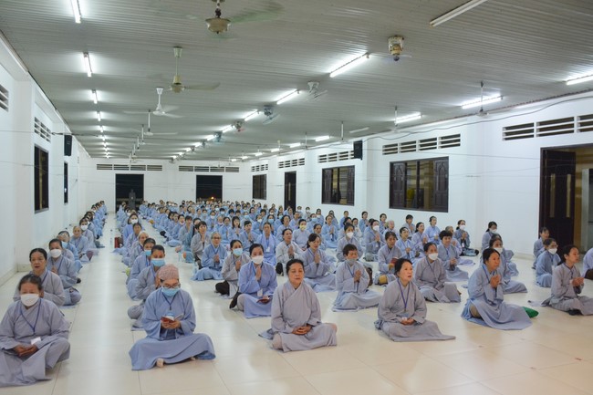 Dharma talk Looking back at the Vietnamese Buddha recitation Sect over the years  in The 98 th Seven-day Retreat