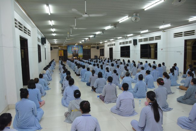Dharma talk Looking back at the Vietnamese Buddha recitation Sect over the years  in The 98 th Seven-day Retreat