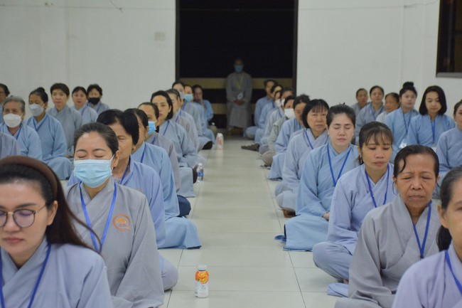 Dharma talk Looking back at the Vietnamese Buddha recitation Sect over the years  in The 98 th Seven-day Retreat