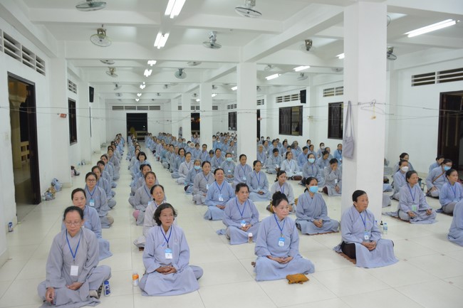 Dharma talk Looking back at the Vietnamese Buddha recitation Sect over the years  in The 98 th Seven-day Retreat